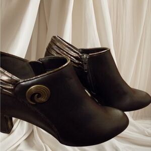 Elegant Brown shimmer Ankle Boots